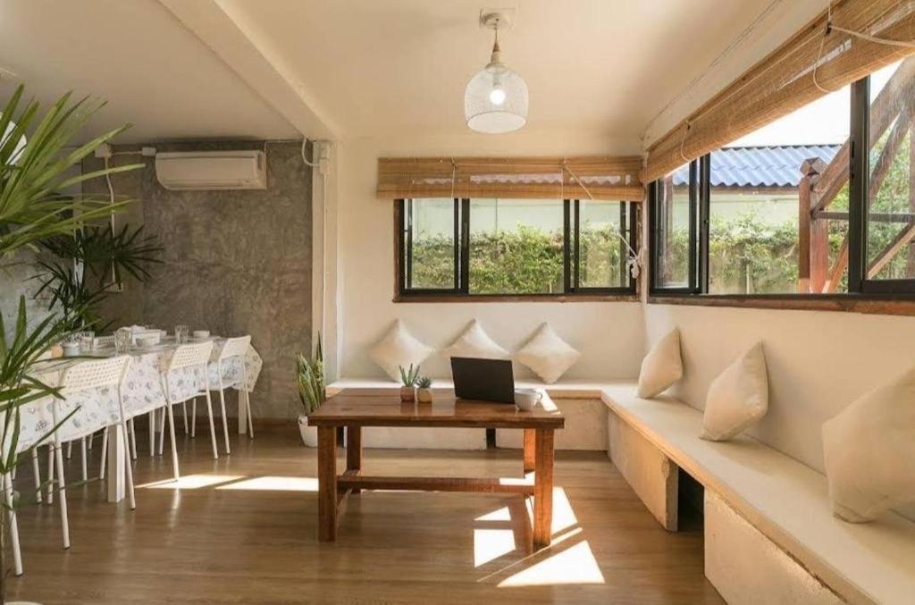 Хостел Nearthepark Backpack House Чиангмай Экстерьер фото