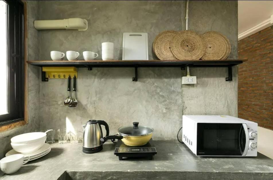 Хостел Nearthepark Backpack House Чиангмай Экстерьер фото